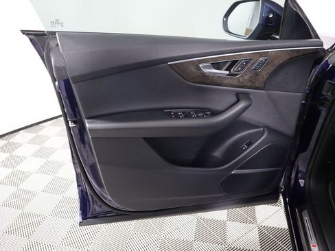 Used 2020 Audi Q8 Premium Plus image 25