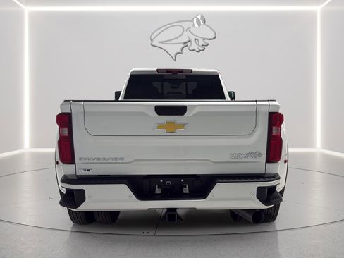 Used 2025 Chevrolet Silverado 3500 High Country w/ High Country Premium Package AWD/4WD image 5