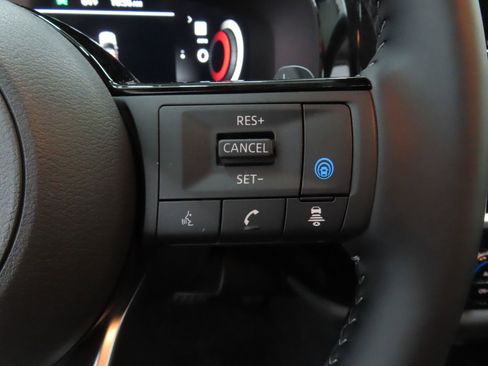 Used 2025 Nissan Pathfinder Platinum w/ Cargo Package image 13