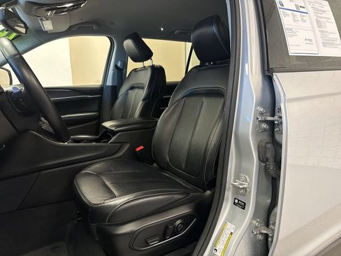 Used 2022 Jeep Grand Cherokee L Limited AWD/4WD image 7