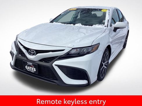Used 2024 Toyota Camry SE image 5
