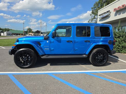 Used 2024 Jeep Wrangler Unlimited Sahara w/ Safety Group AWD/4WD image 6
