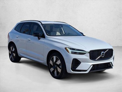 Used 2024 Volvo XC60 T8 Plus w/ Protection Package Premier AWD/4WD image 3
