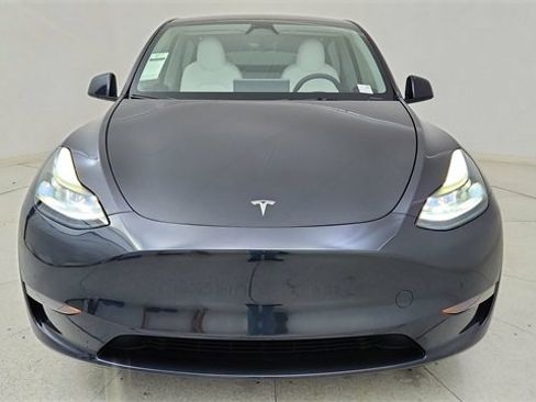 Used 2024 Tesla Model Y 2WD image 13