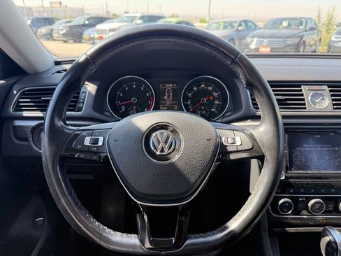 Used 2017 Volkswagen Passat 1.8T SE FWD image 11