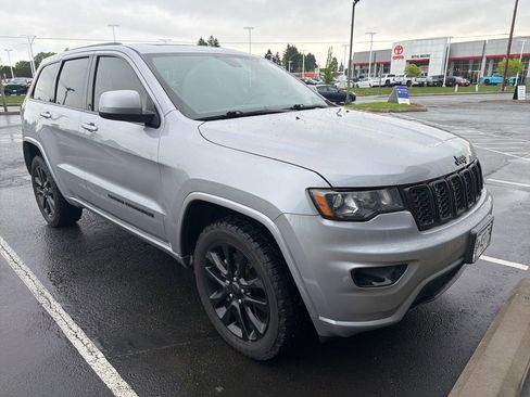 Used 2019 Jeep Grand Cherokee Altitude AWD/4WD image 1