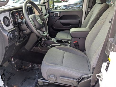 Used 2025 Jeep Wrangler Sport AWD/4WD image 15