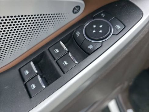 Used 2022 Ford Explorer King Ranch w/ Premium Technology Package image 17