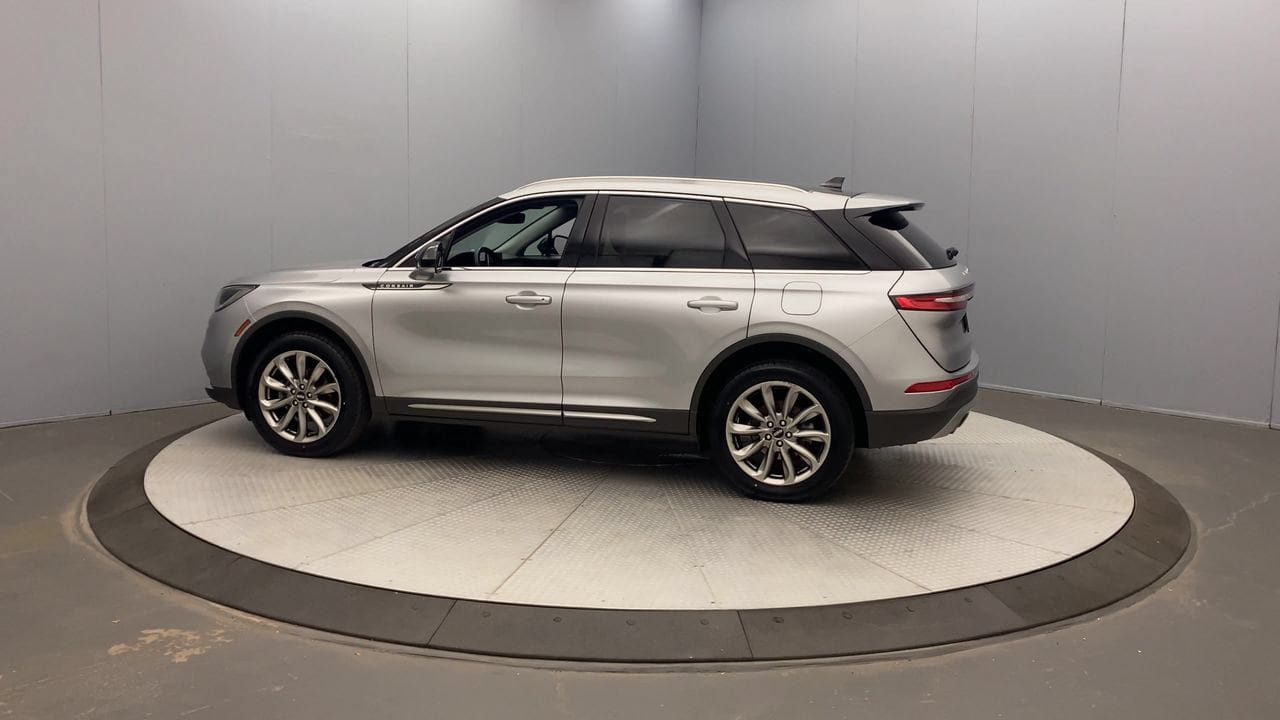 Used 2021 Lincoln Corsair AWD w/ Premium Package image 2