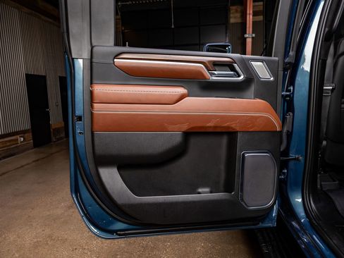 Used 2025 GMC Sierra 2500 Denali Ultimate w/ Max Trailering Package image 35