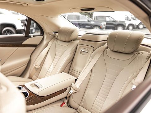 Used 2017 Mercedes-Benz S 550 4MATIC Sedan w/ Premium Package image 33