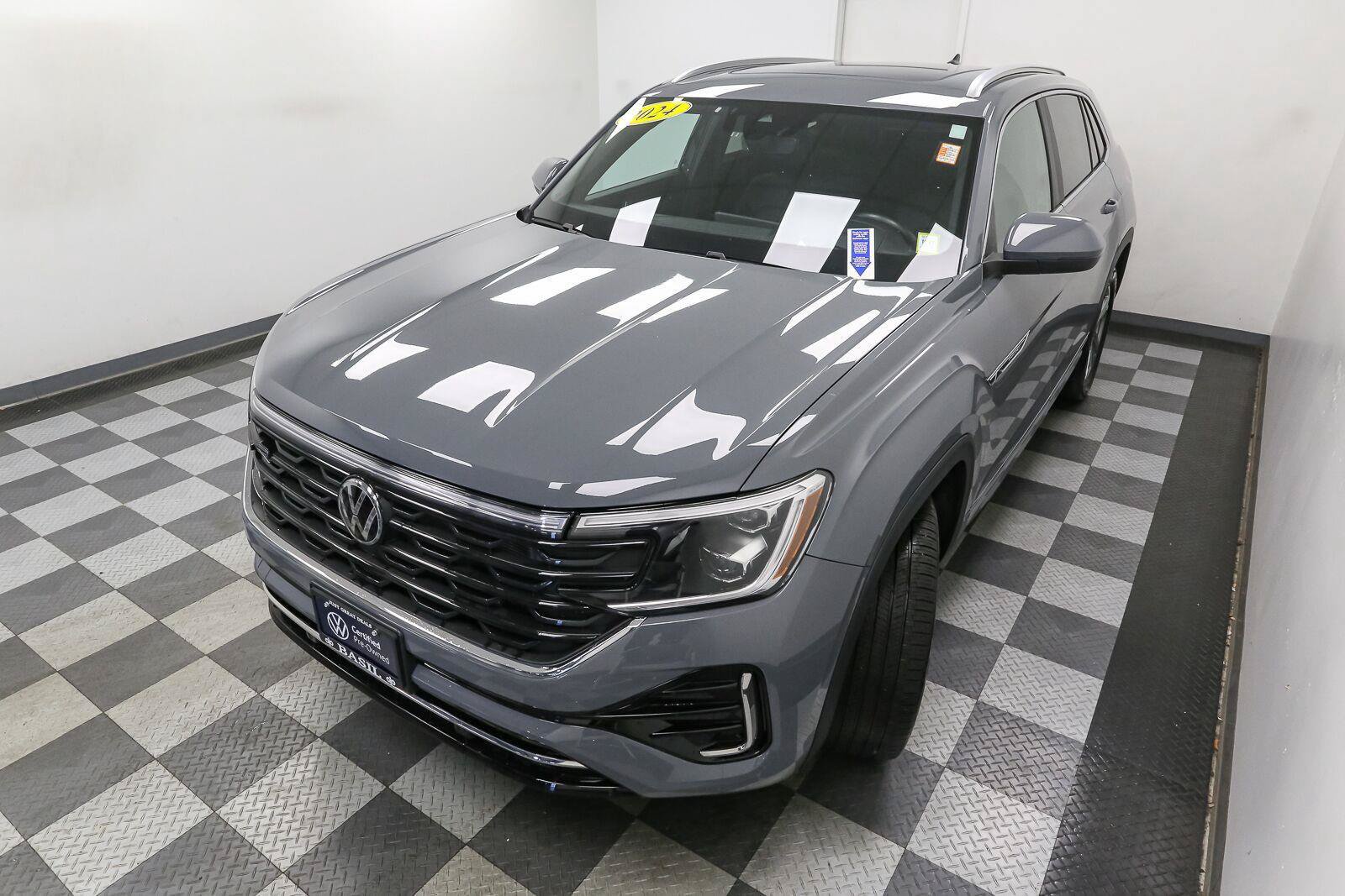 Certified 2024 Volkswagen Atlas Cross Sport SEL R-Line AWD/4WD image 7
