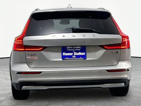 Used 2025 Volvo V60 B5 Cross Country Plus AWD/4WD image 4