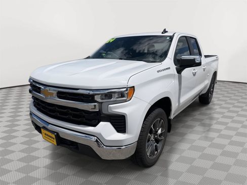 Used 2024 Chevrolet Silverado 1500 LT AWD/4WD image 2