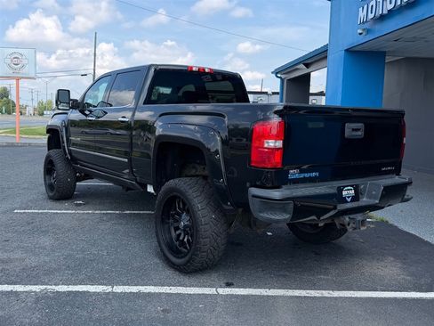 Used 2016 GMC Sierra 2500 Denali w/ Duramax Plus Package AWD/4WD image 4