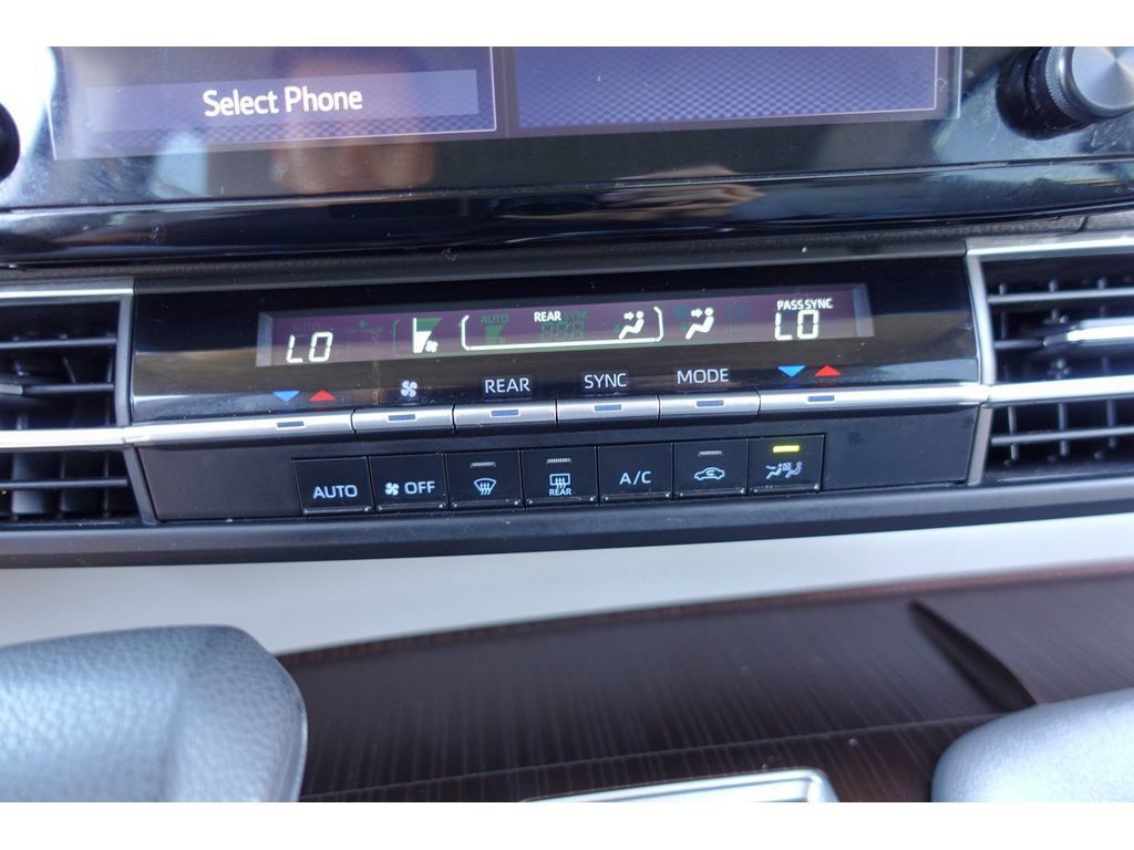 Certified 2023 Toyota Sienna LE FWD image 22
