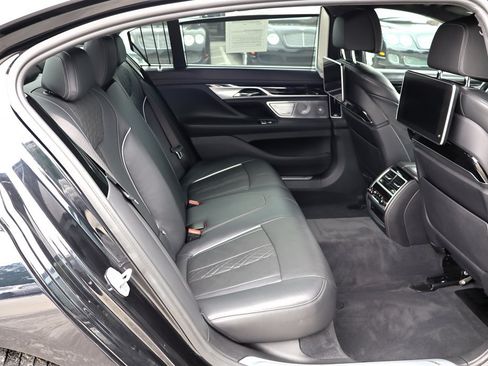 Used 2018 BMW 750i xDrive AWD/4WD image 23