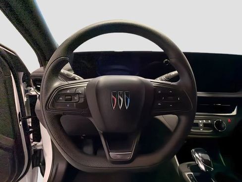 Used 2025 Buick Envista Preferred image 10