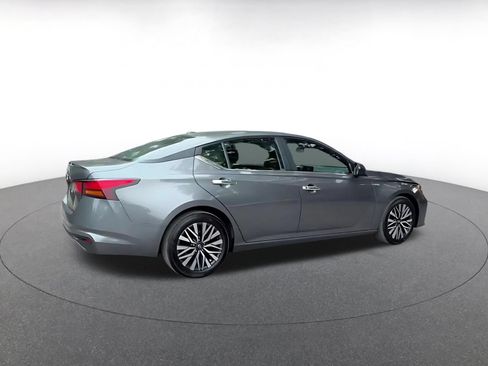 Used 2025 Nissan Altima 2.5 SV FWD image 15