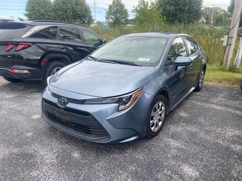 Used 2023 Toyota Corolla LE FWD image 3