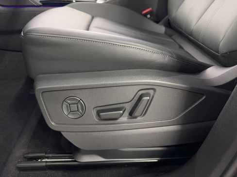 Used 2025 Audi Q5 Premium Plus w/ Premium Plus AWD/4WD image 16