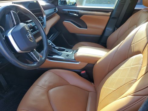 Used 2022 Toyota Highlander Platinum image 10