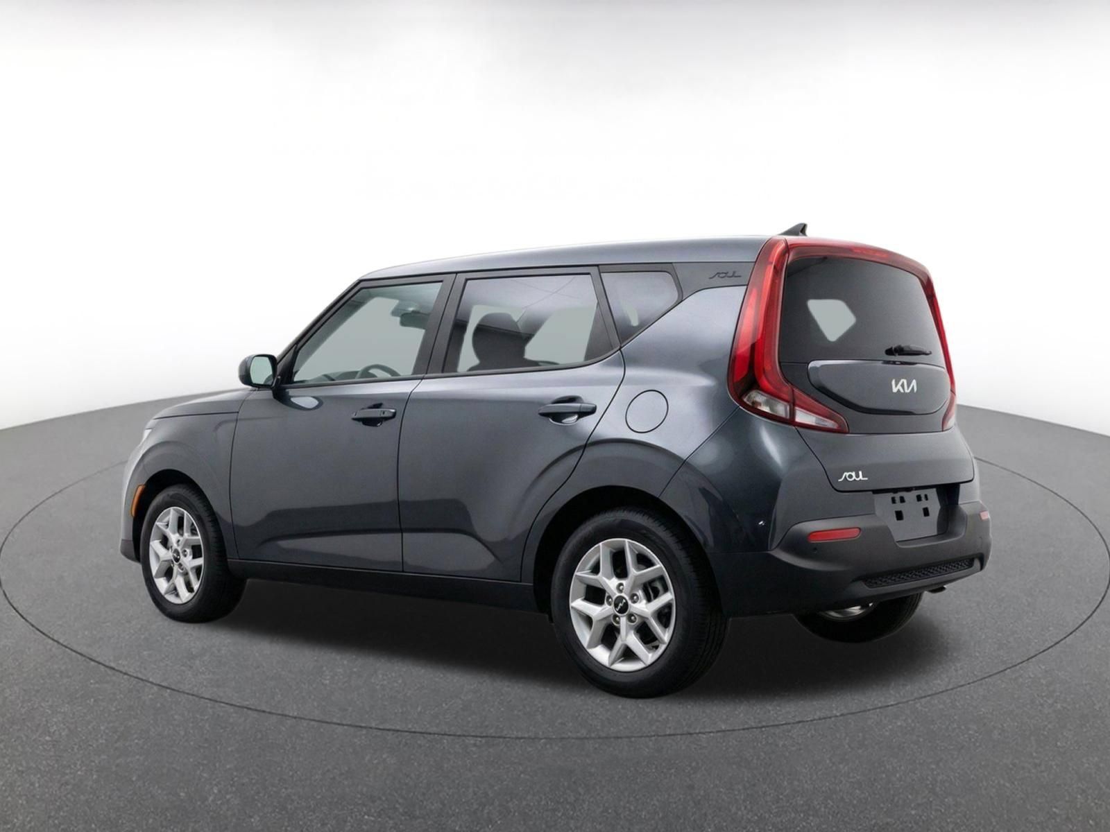 Used 2025 Kia Soul LX w/ LX Technology Package FWD image 6