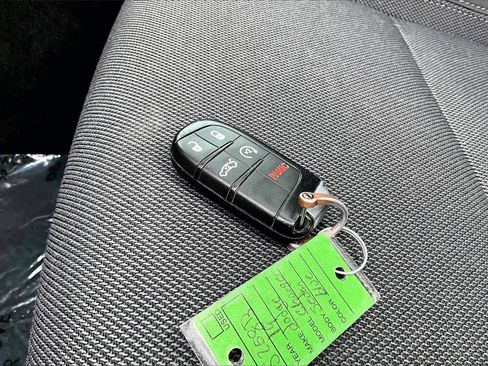 Used 2019 Dodge Charger SXT image 12