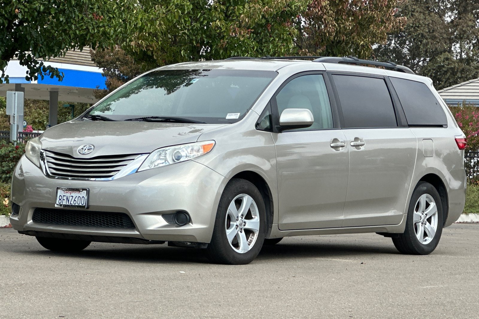 Used 2015 Toyota Sienna LE FWD image 8