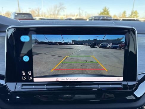 Used 2025 Volkswagen Atlas Cross Sport SE image 22