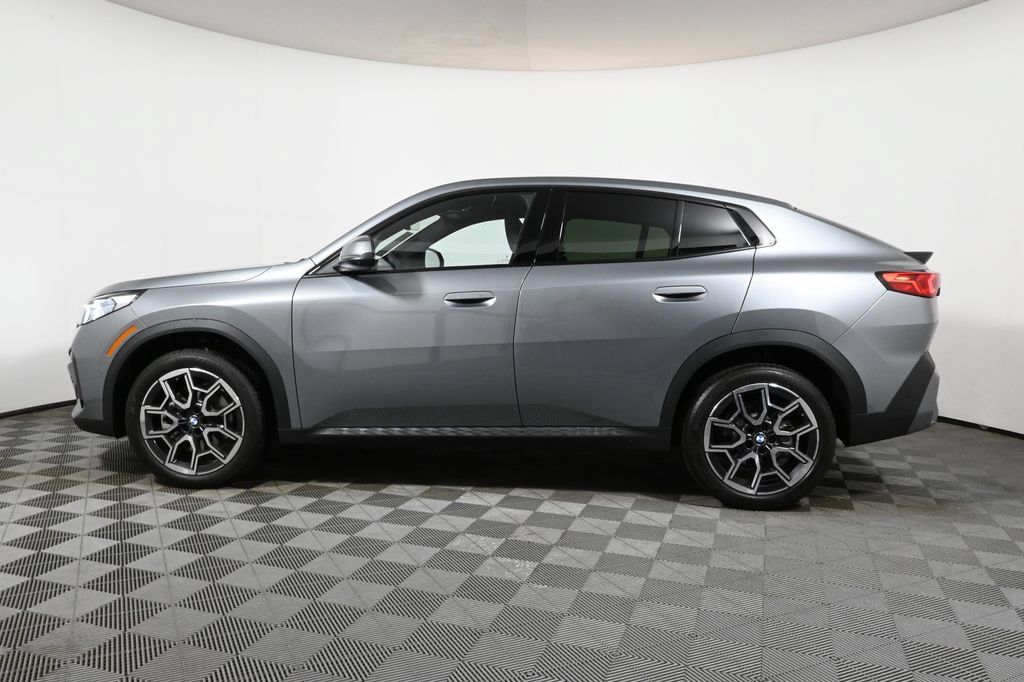 Used 2025 BMW X2 xDrive28i w/ Technology Package AWD/4WD image 2