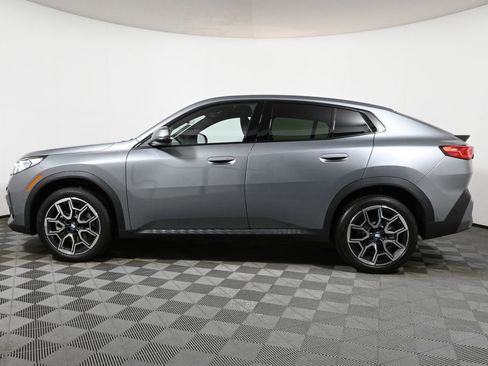 Certified 2025 BMW X2 xDrive28i w/ Technology Package image 2