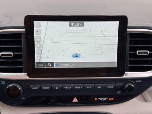 Used 2022 Hyundai Venue Limited FWD image 23