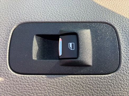 Used 2020 Ford F150 XLT image 30