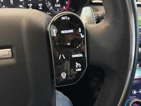 Used 2019 Land Rover Range Rover Velar R-Dynamic SE image 41