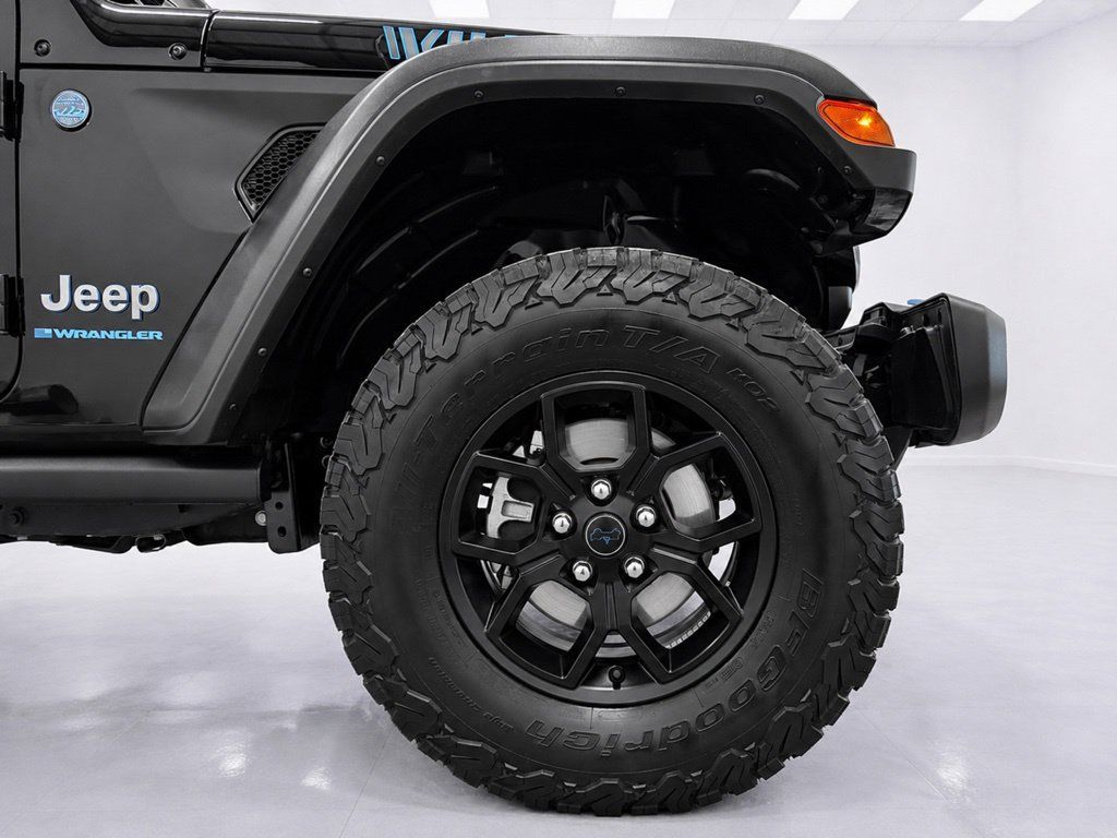 Used 2024 Jeep Wrangler Unlimited AWD/4WD image 9