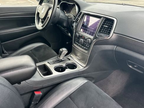 Used 2018 Jeep Grand Cherokee Altitude image 16