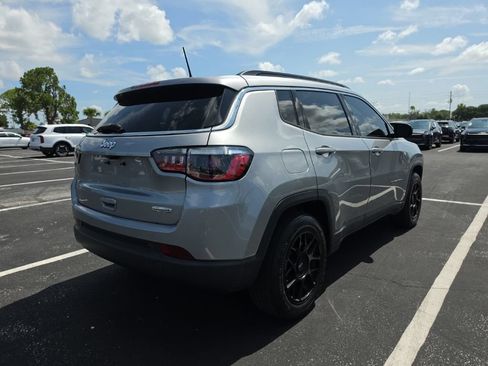 Used 2022 Jeep Compass Latitude w/ Convenience Group FWD image 17
