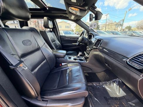 Used 2020 Jeep Grand Cherokee Overland AWD/4WD image 23