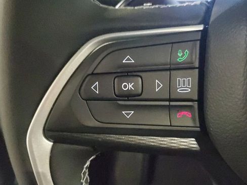 Used 2025 Jeep Grand Cherokee Laredo X image 29