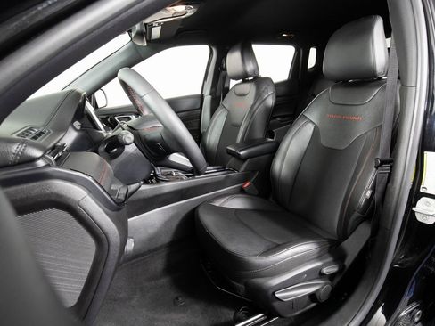 Used 2024 Jeep Compass Trailhawk image 10