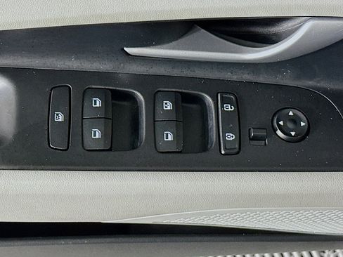 Used 2023 Hyundai Elantra Limited image 14