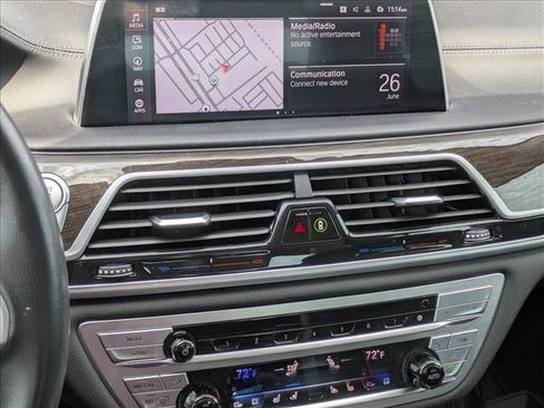 Used 2021 BMW 750i xDrive w/ Autobahn Package AWD/4WD image 11