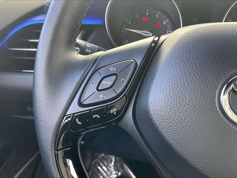 Used 2020 Toyota C-HR XLE image 23