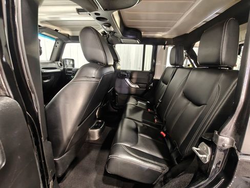 Used 2015 Jeep Wrangler Unlimited Sahara AWD/4WD image 26