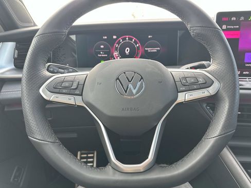 New 2026 Volkswagen Tiguan SE R-Line image 21