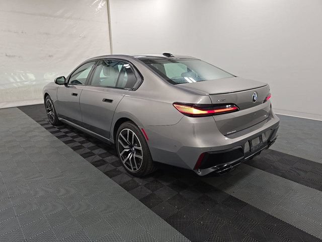 Used 2023 BMW 760i xDrive AWD/4WD image 4