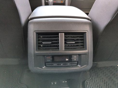 Used 2022 Volkswagen Atlas SE image 16