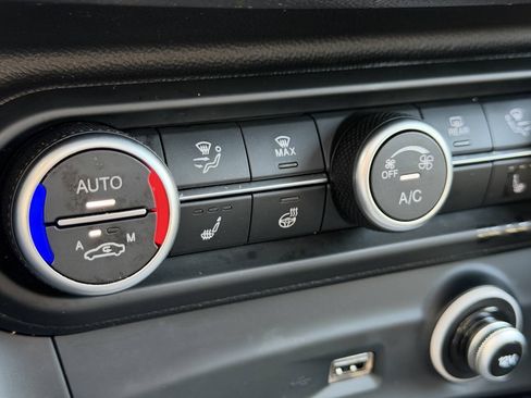 Used 2020 Alfa Romeo Stelvio AWD w/ Cold Weather Package image 52