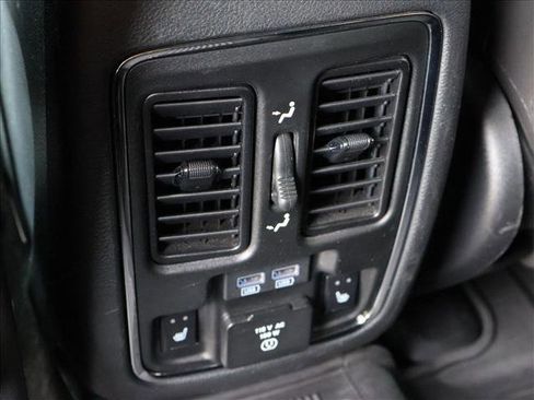 Used 2017 Jeep Grand Cherokee Limited AWD/4WD image 24